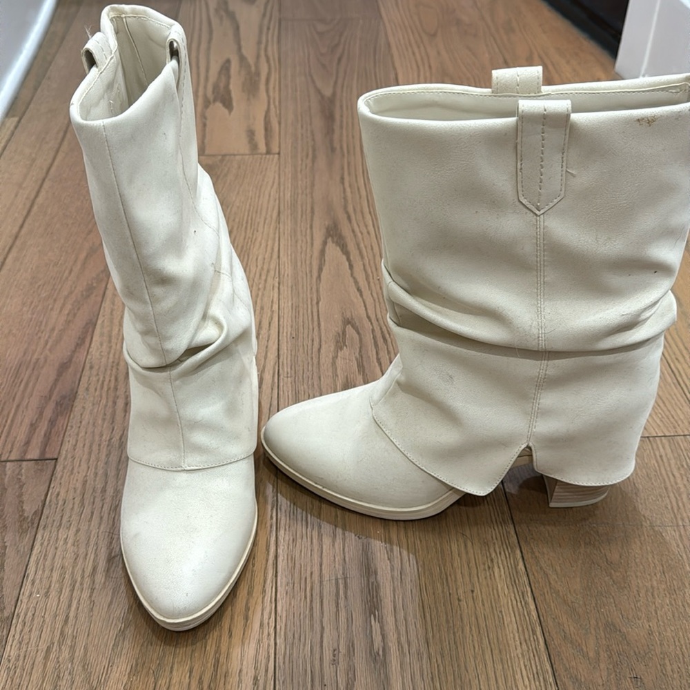 MIA Off White Pull On Boots